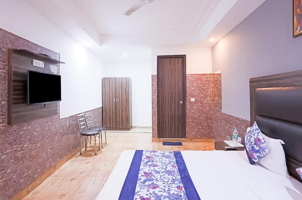 Roomshala 067 Rs Residency New Delhi