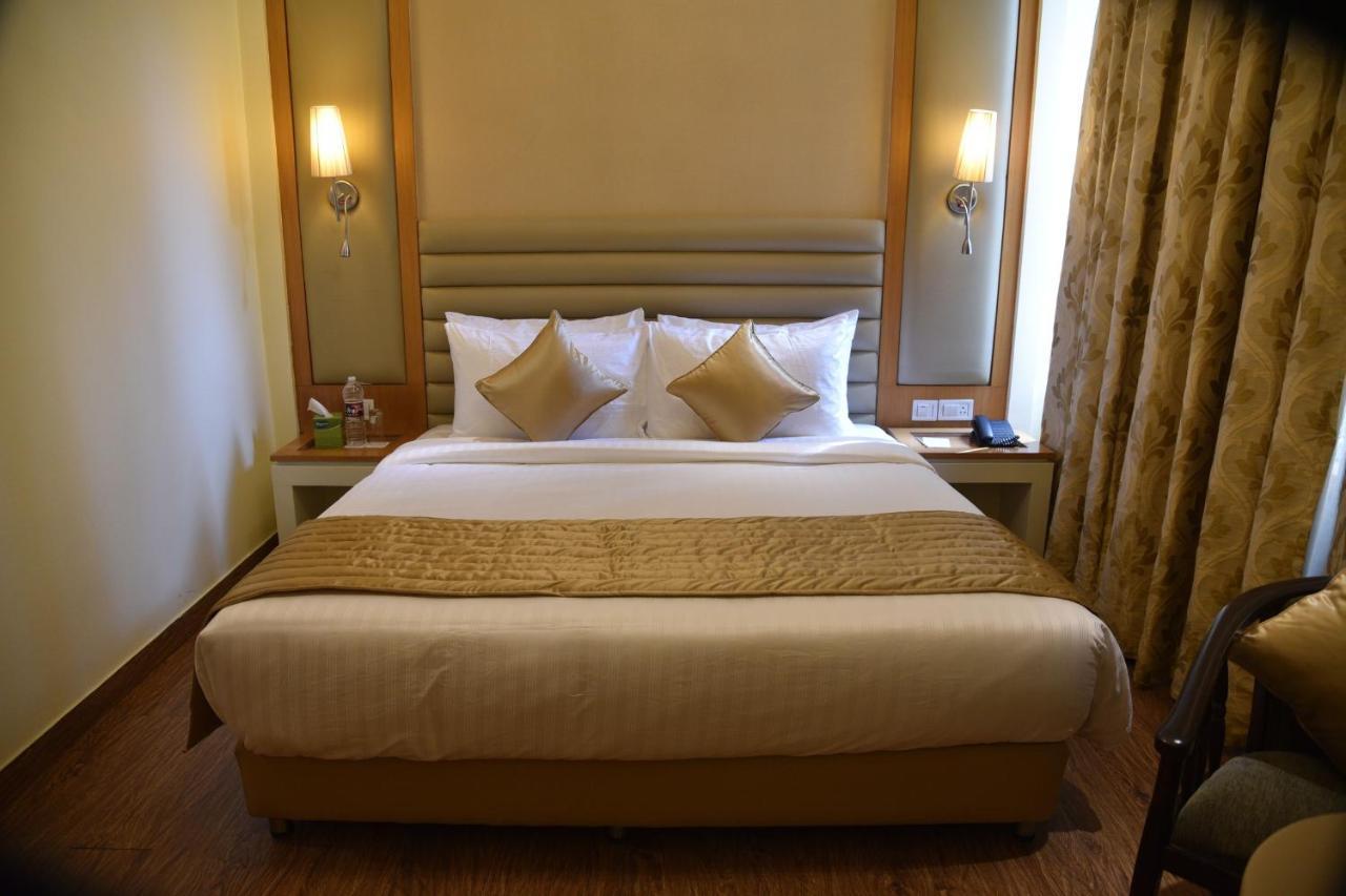 Opulent By Udman Chhattarpur 4*