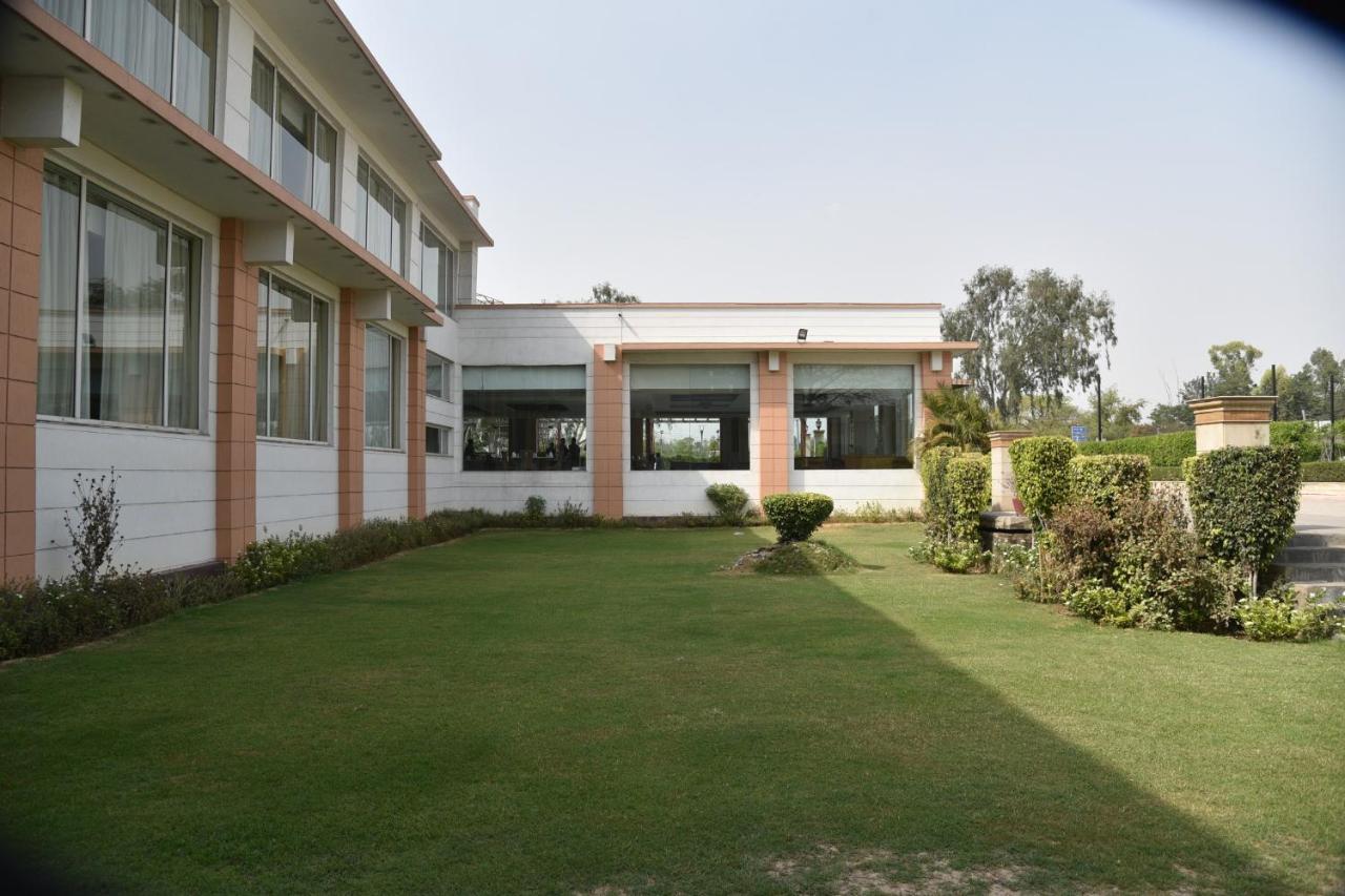 Opulent By Udman Chhattarpur