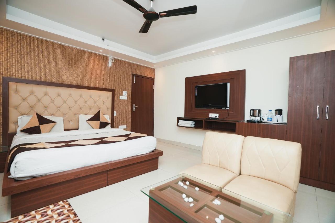 B Continental Delhi (National Capital Territory of India)