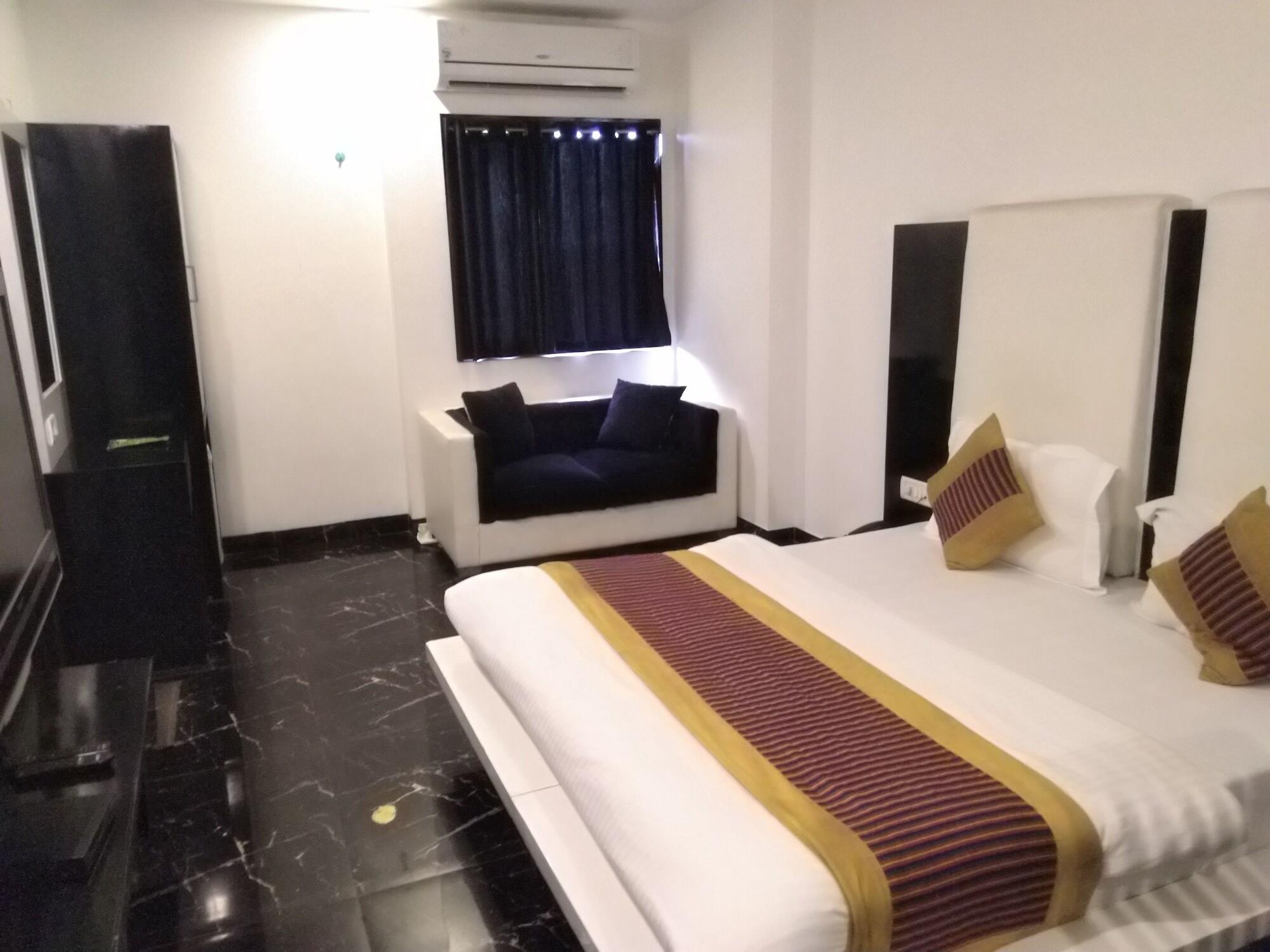 Arihant Inn-near Blk Hospital 2*