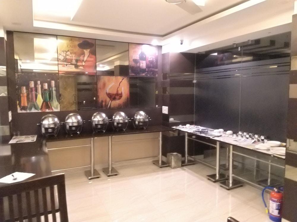 Arihant Inn-near Blk Hospital