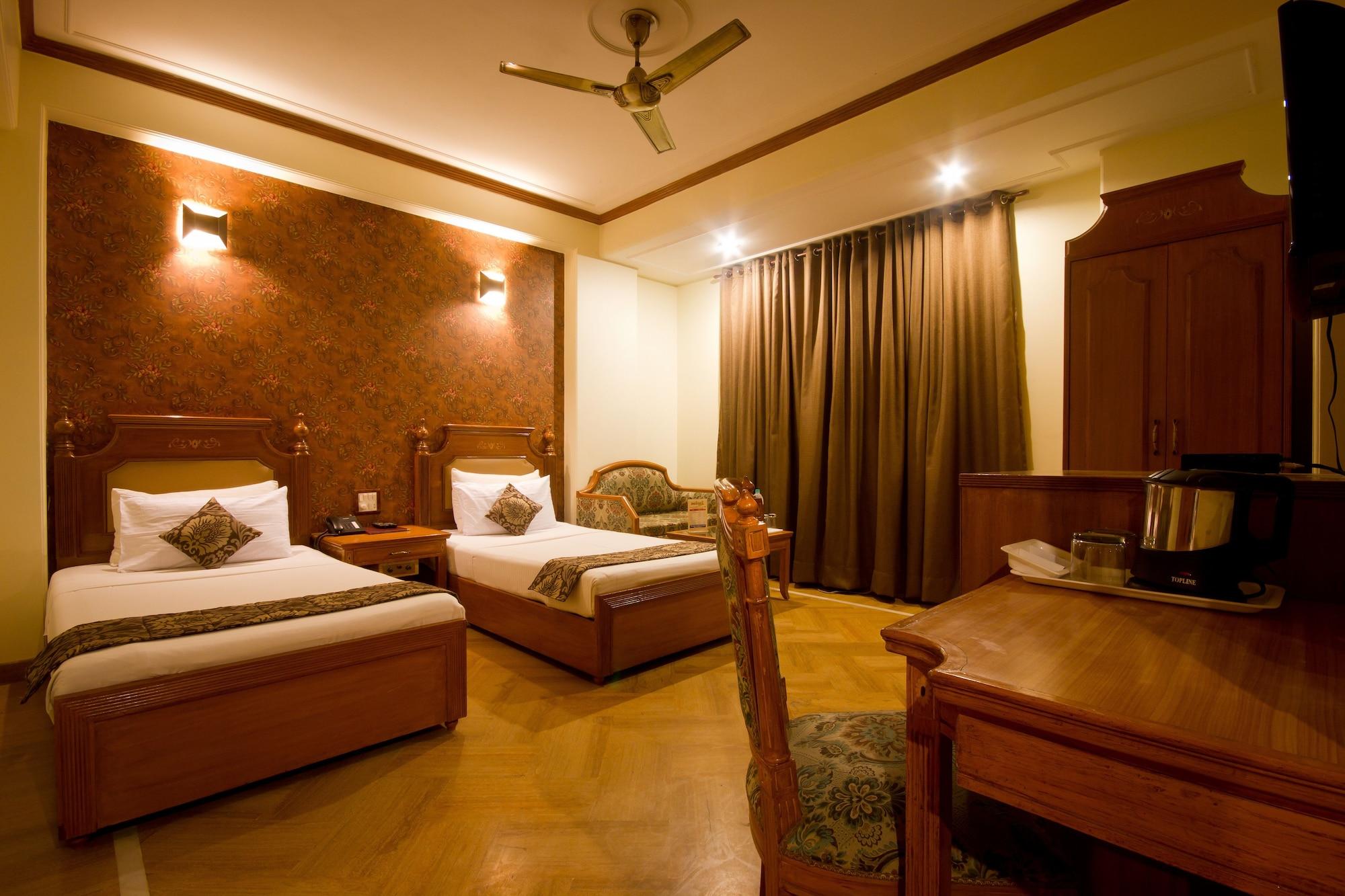 Hotel Sunstar Grand 3*