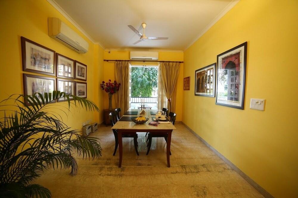 Colonel's Retreat 3* New Delhi