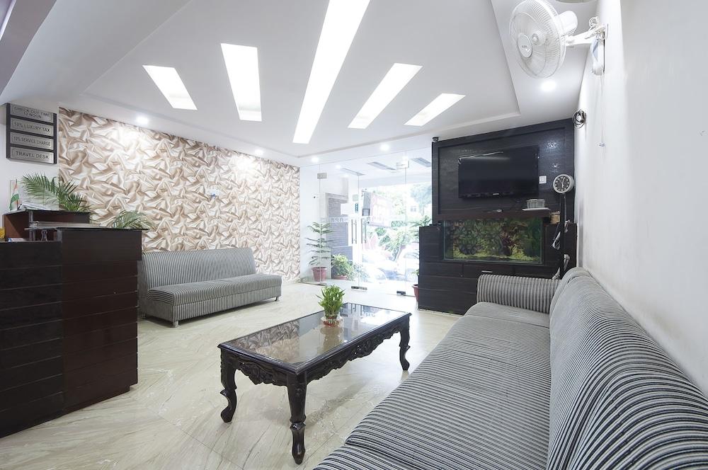 Hotel Apra International