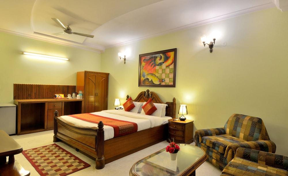 Pablas International, New Delhi, Near Metro Hotel Delhi (National Capital Territory of India)