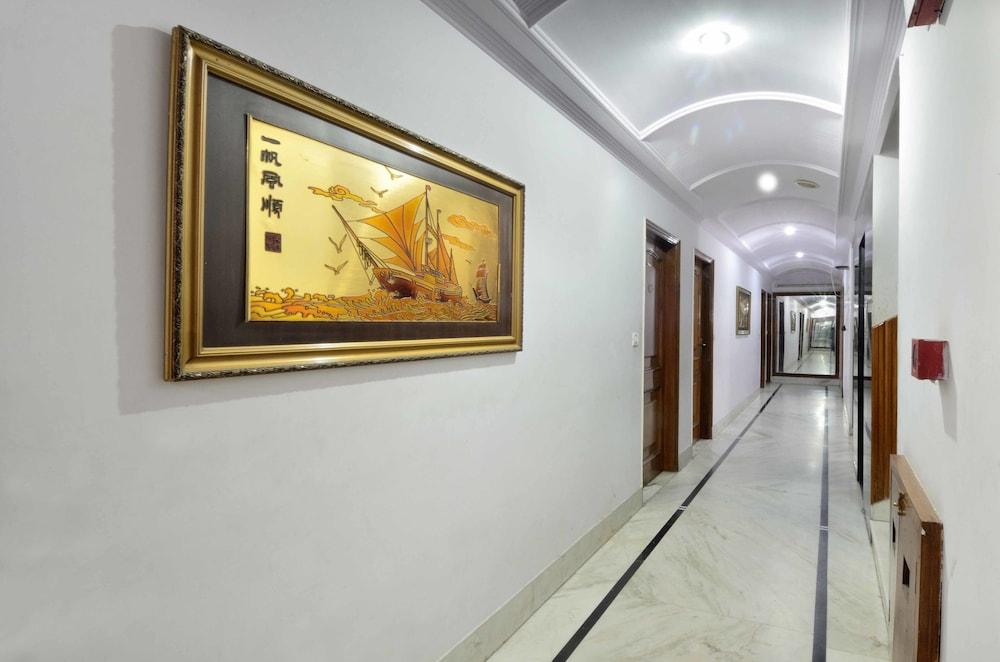 Pablas International, New Delhi, Near Metro 3*