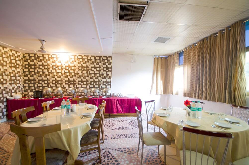 Pablas International, New Delhi, Near Metro Hotel