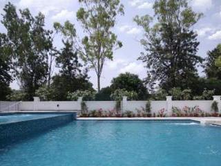 Resort Country & By Radisson, Delhi Satbari 4*