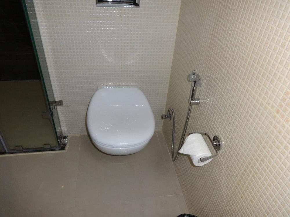 Hotel The Pamposh 3*