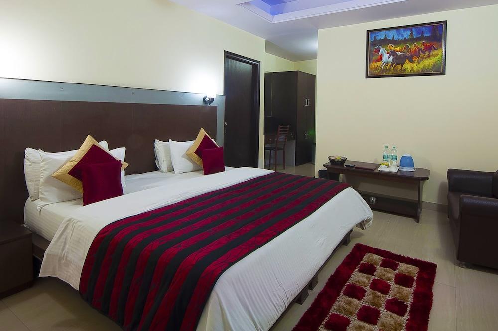 Airport Vishal Residency 3*