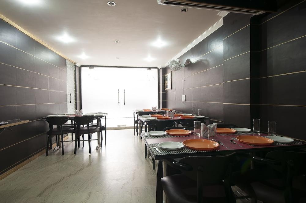 Amrit Hotel 3*