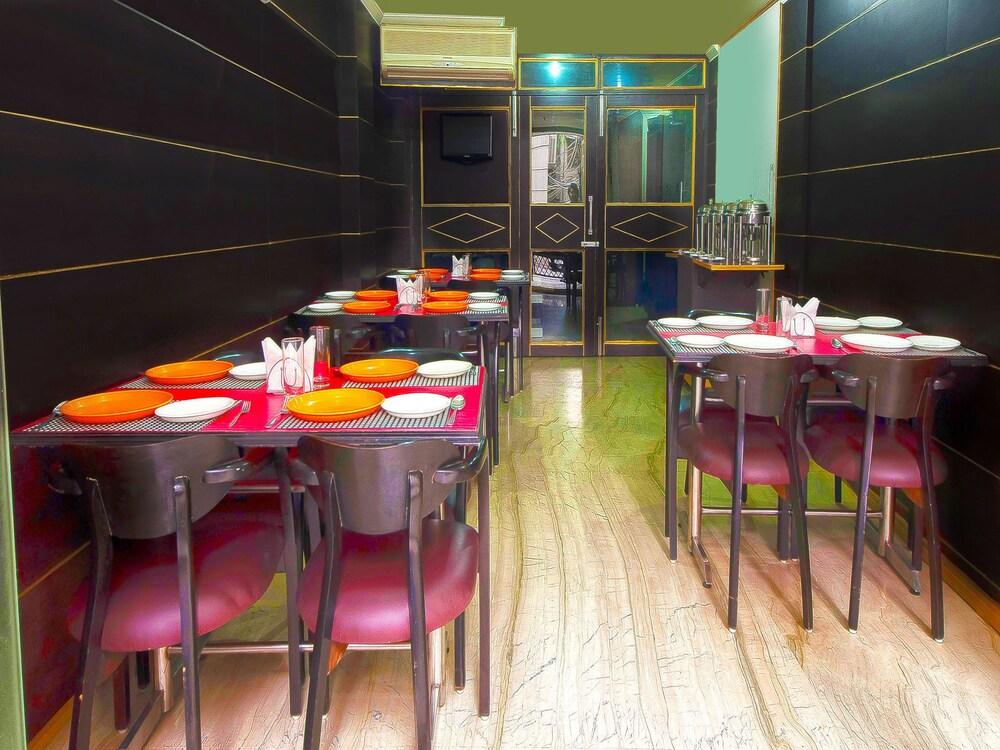 Hotel Amrit 3*