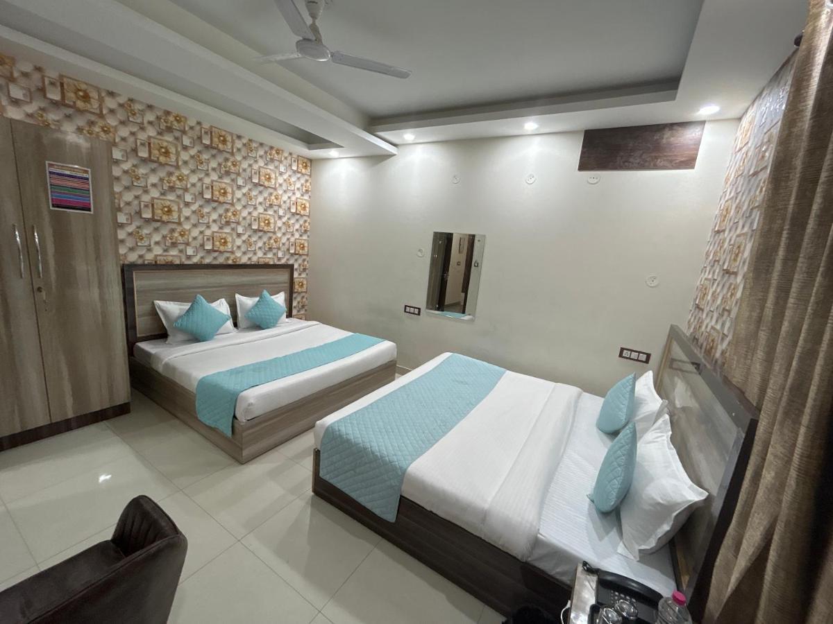 Red Velvet Suites At Delhi Airport Hotel