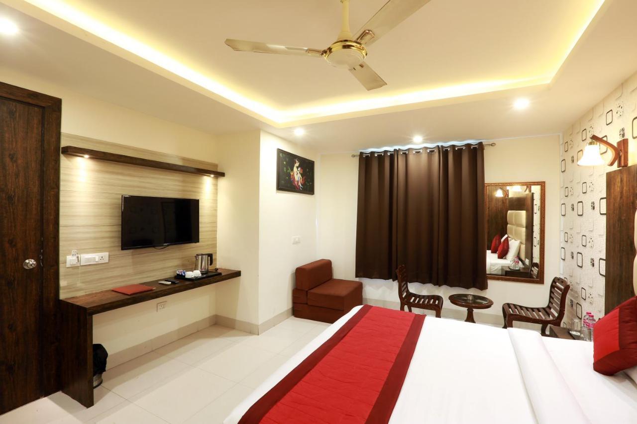 Red Velvet Suites At Delhi Airport *