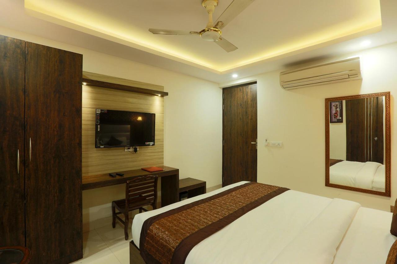 Hotel Red Velvet Suites At Delhi Airport