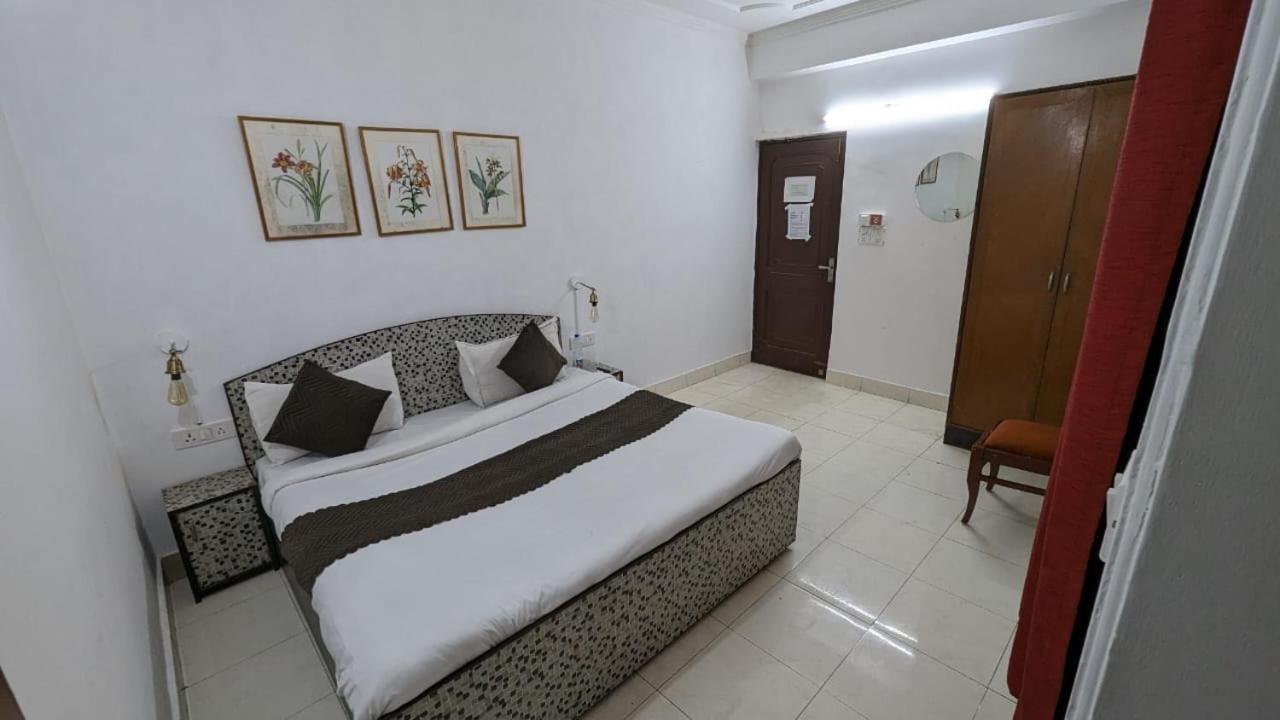 Coast Residency - East Of Kailash 3*