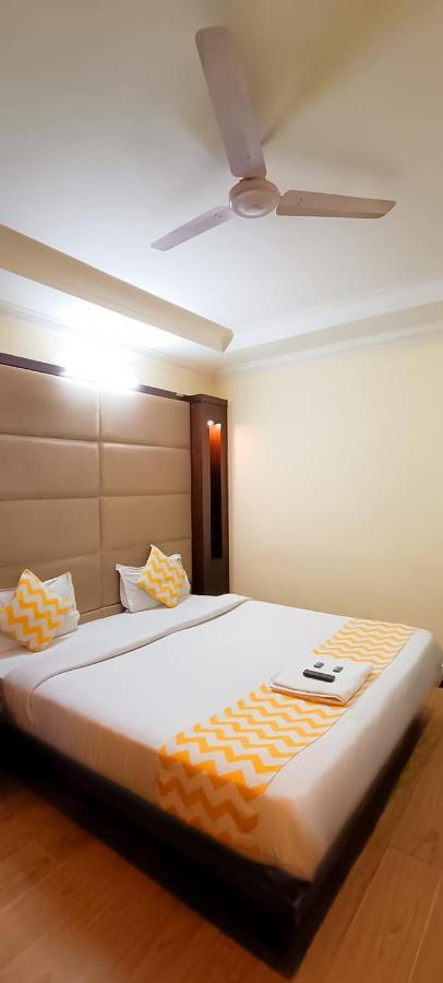 Hotel Roomshala 038 Imperial - Nehru Enclave