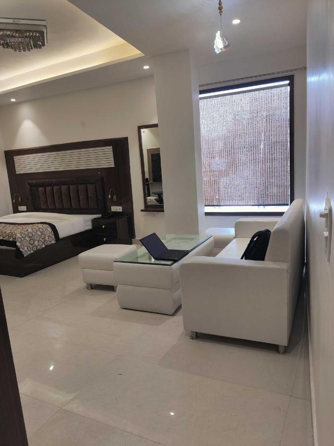 Oyo Flagship Vrindavan New Delhi