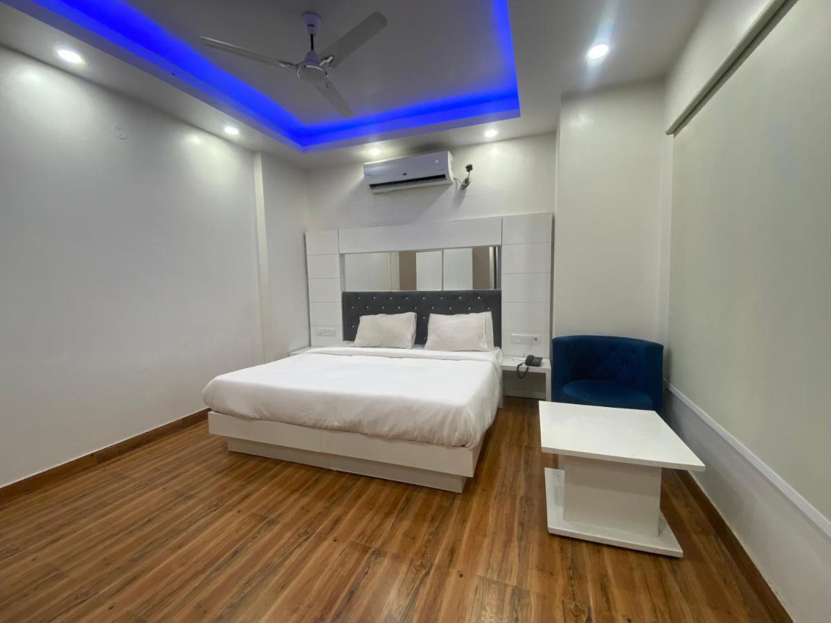 Red Coral - Netaji Subhash Place, Pitampura Hotel