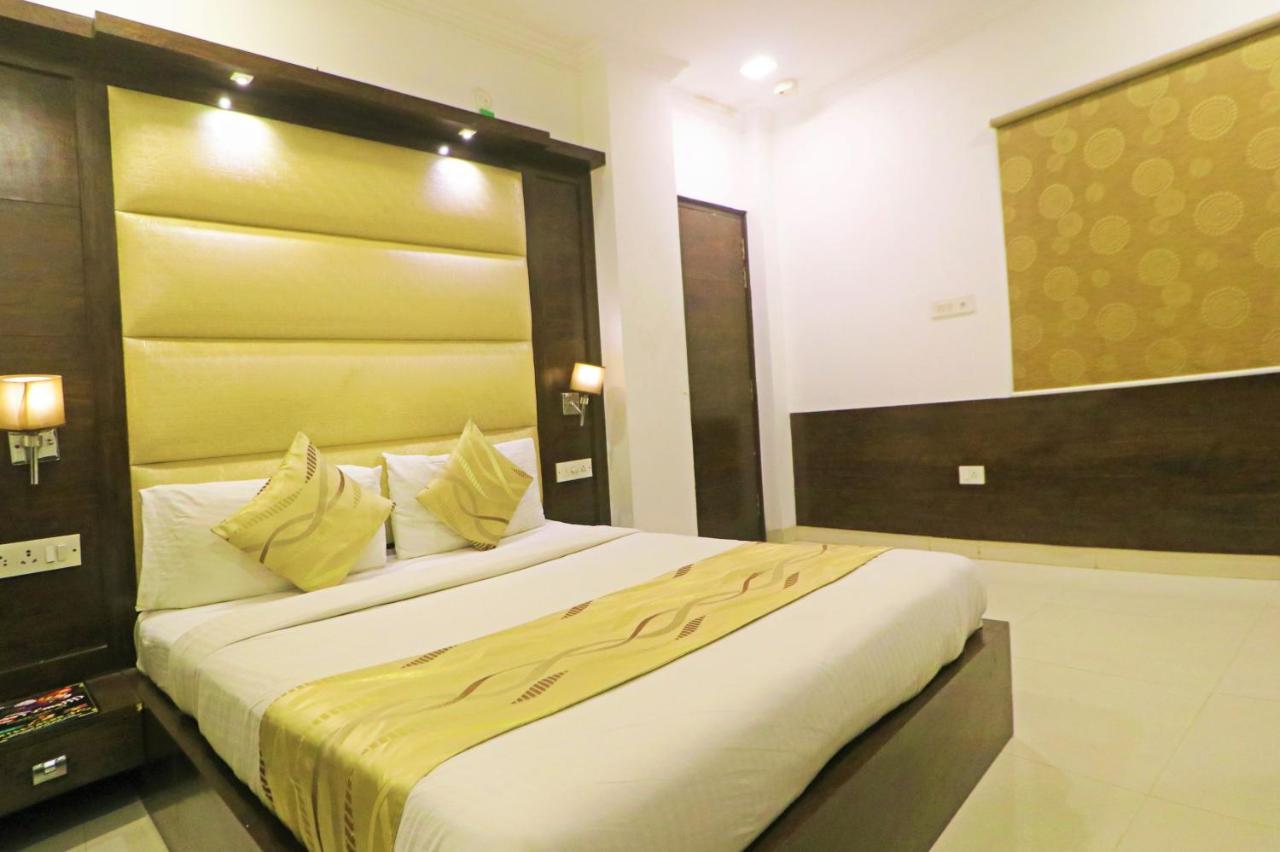 Hotel Pathway Near Delhi Airport New Delhi