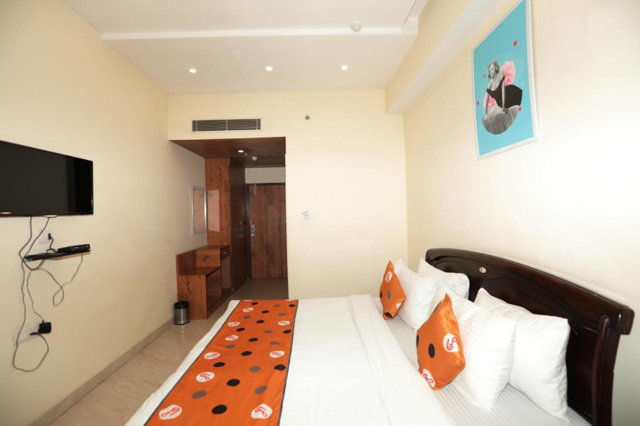 Hotel Red Coral - Netaji Subhash Place, Pitampura 3*