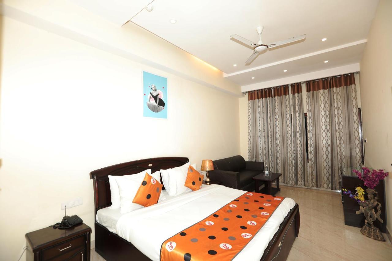 Hotel Red Coral - Netaji Subhash Place, Pitampura