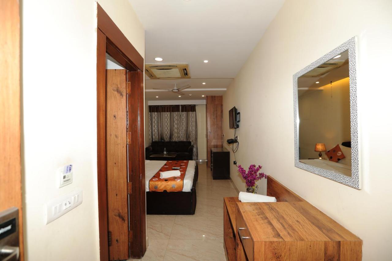 Red Coral - Netaji Subhash Place, Pitampura Hotel