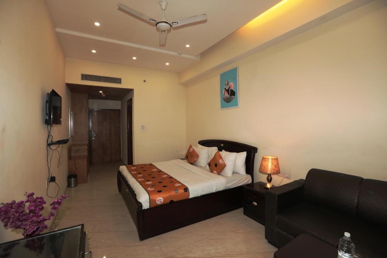 Hotel Red Coral - Netaji Subhash Place, Pitampura 3*