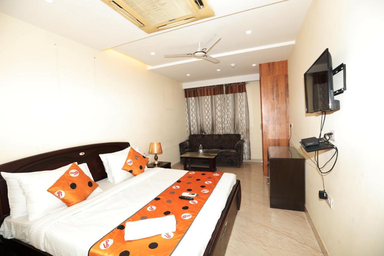 Hotel Red Coral - Netaji Subhash Place, Pitampura 3*