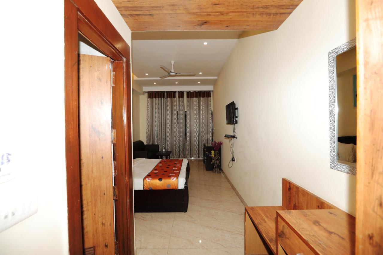 Red Coral - Netaji Subhash Place, Pitampura Hotel