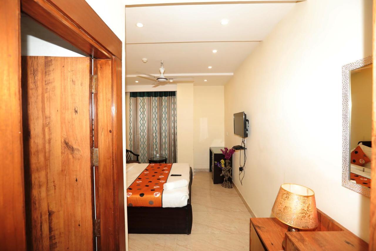 Hotel Red Coral - Netaji Subhash Place, Pitampura 3*