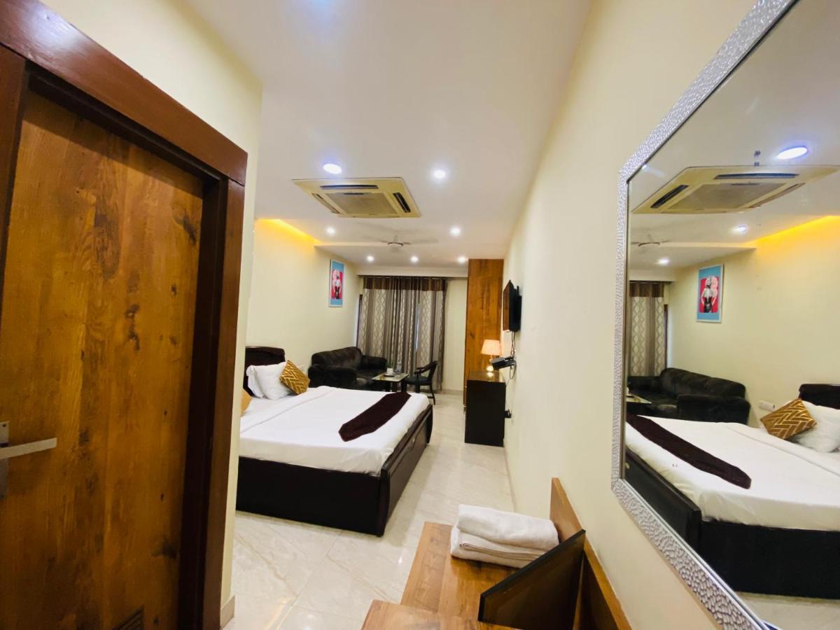 Red Coral - Netaji Subhash Place, Pitampura Hotel 3*