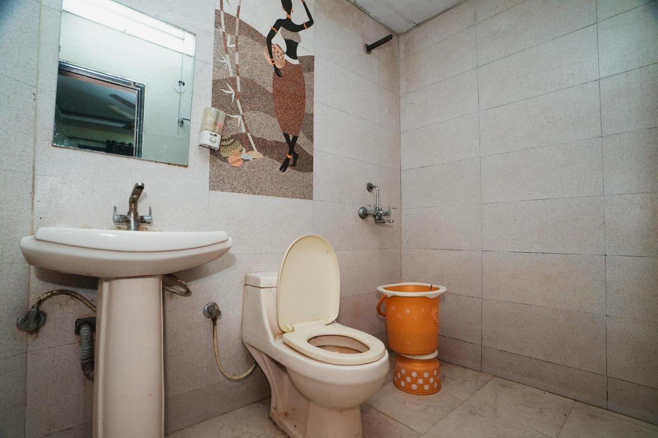 Av International Near Railway Station, Paharganj * New Delhi