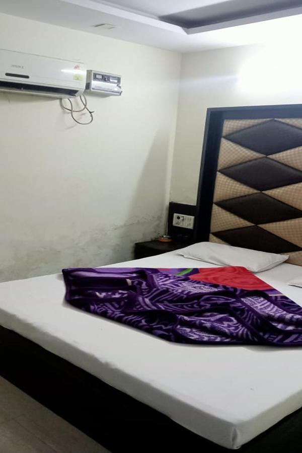 Av International Near Railway Station, Paharganj * New Delhi