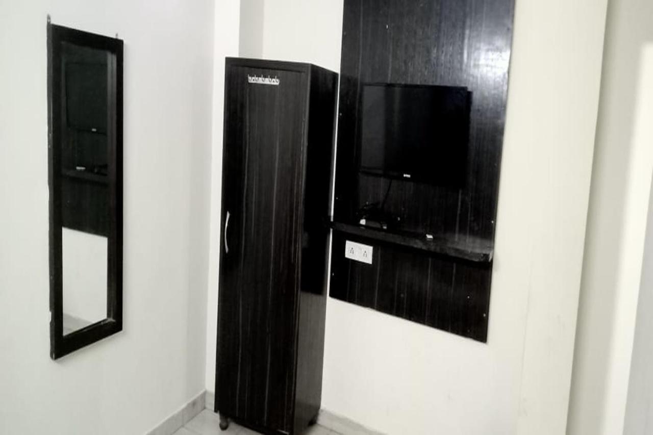 Av International Near Railway Station, Paharganj *