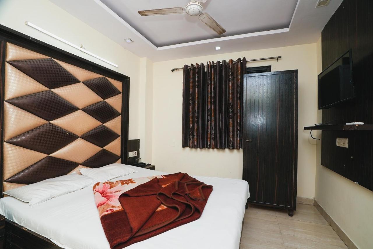 Av International Near Railway Station, Paharganj