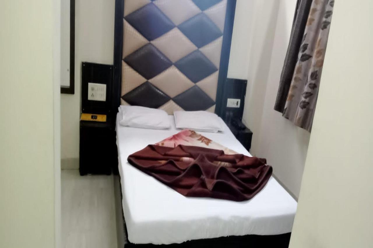 Av International Near Railway Station, Paharganj Hotel *
