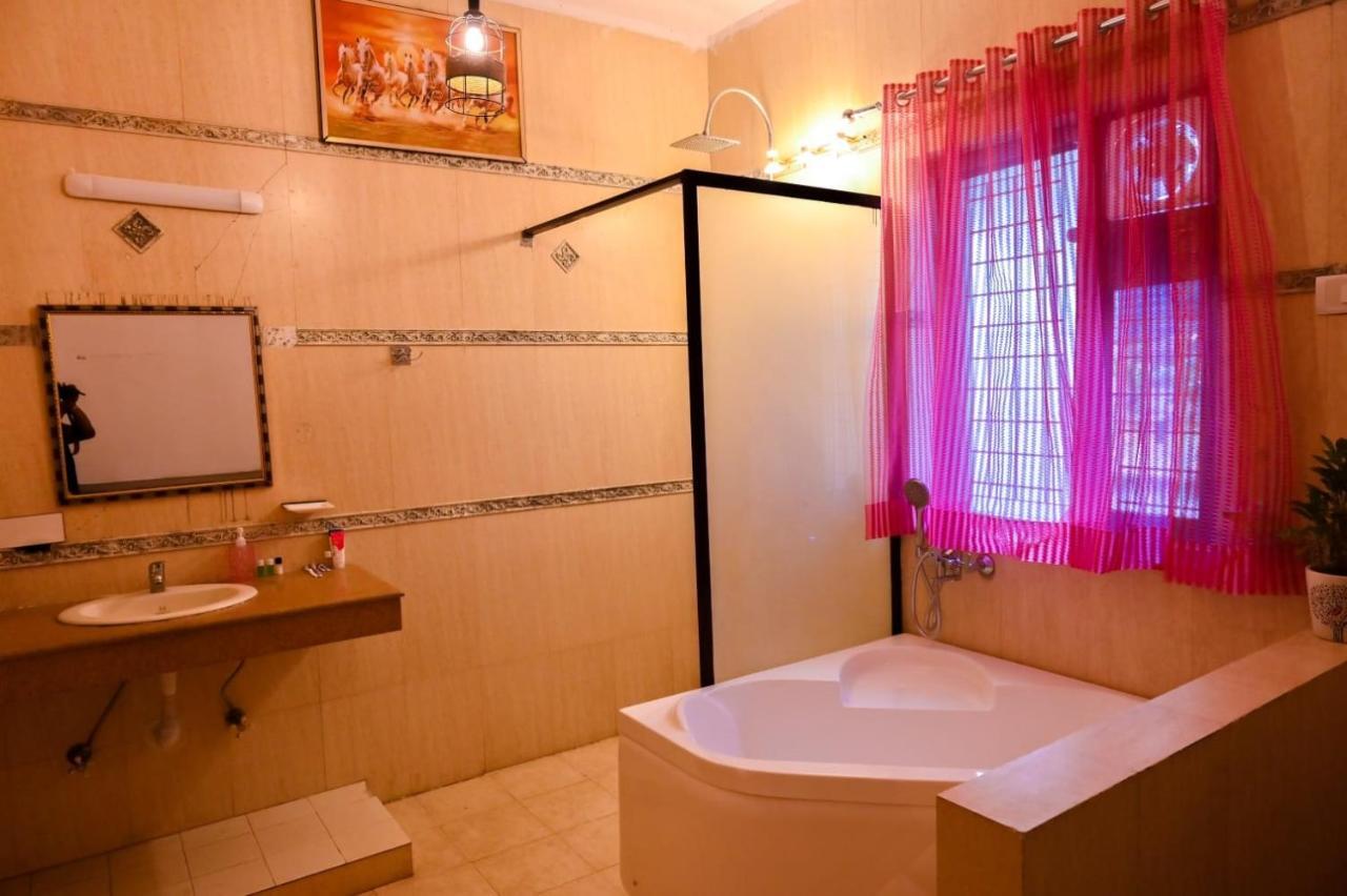 Hotel Wild Rose New Delhi