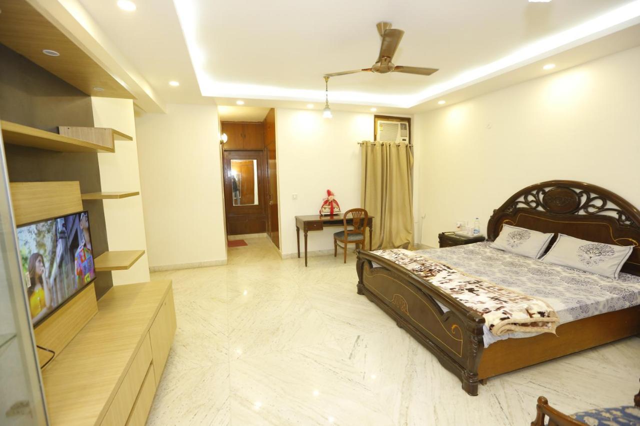 Badal's Nest I Near Aiims I Near Safadarganj I South Delhi I Couple Friendly I Homestay * New Delhi