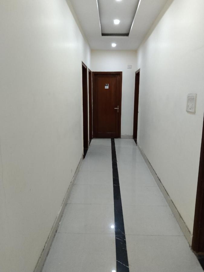 I Main Market Indian Guest Allowed Only Hotel 3*
