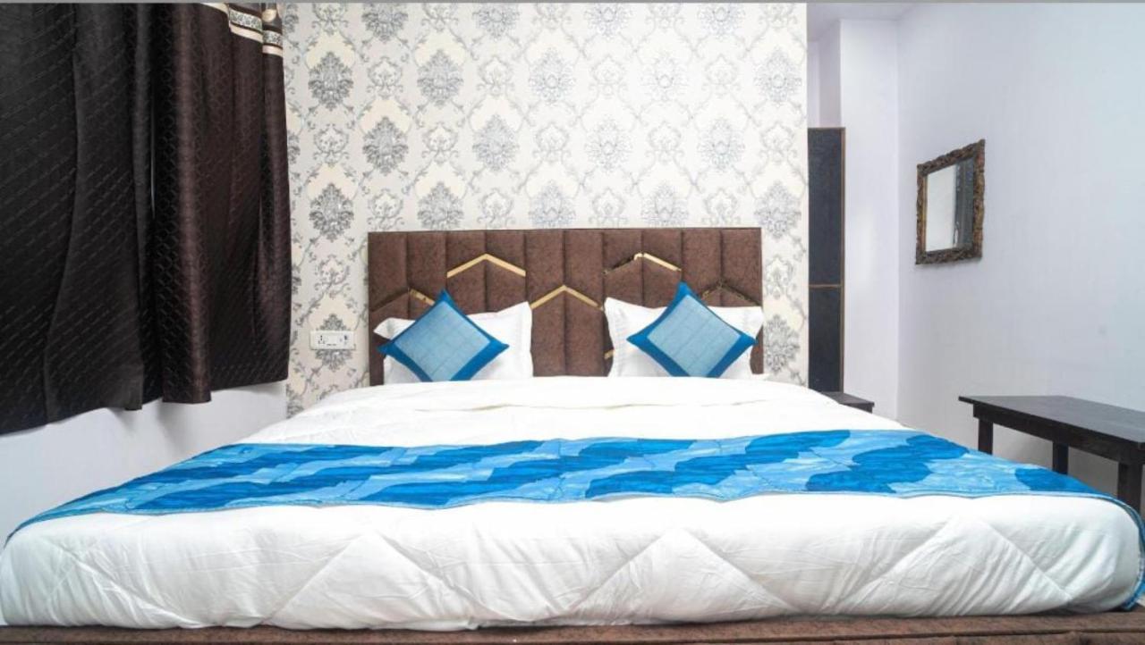 I Main Market Indian Guest Allowed Only 3* New Delhi