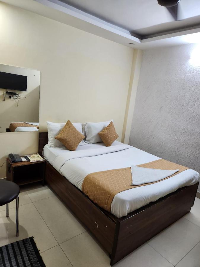 Cozy Cave 3* New Delhi