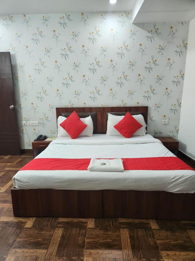Hotel Cozy Cave New Delhi