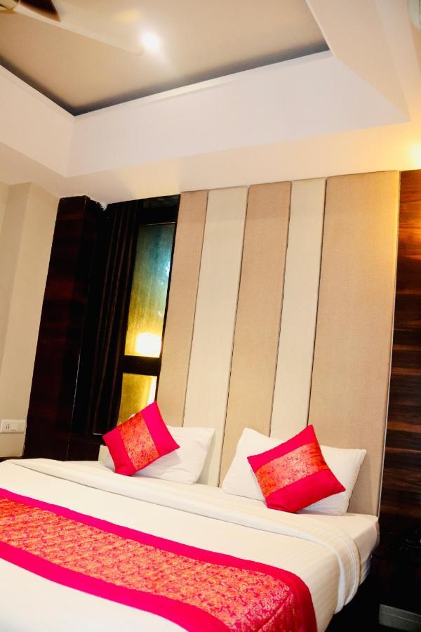 Magic Tree Karol Bagh Metro Station New Hotel Delhi (National Capital Territory of India)