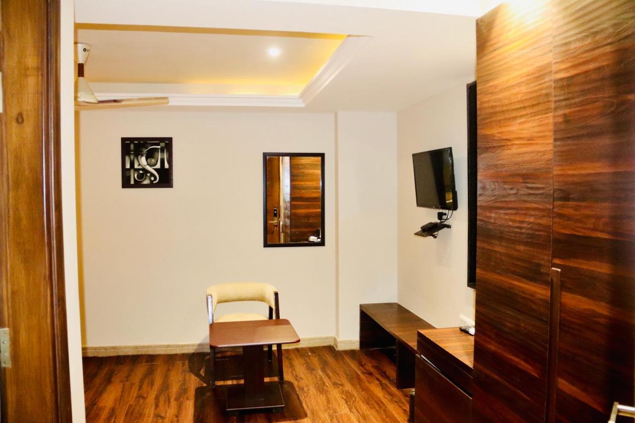 Magic Tree Karol Bagh Metro Station New Hotel Delhi (National Capital Territory of India)