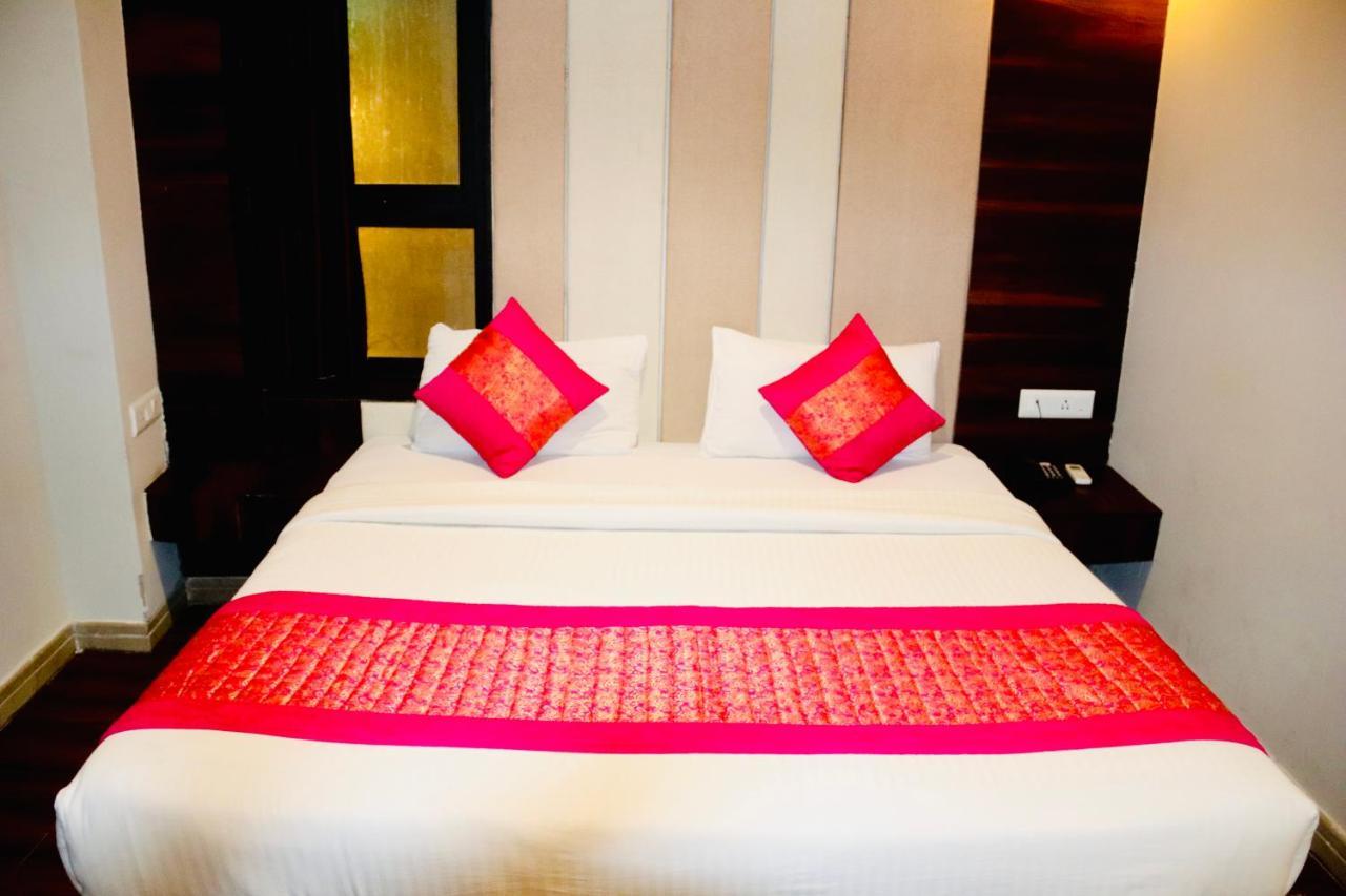 Magic Tree Karol Bagh Metro Station New Hotel