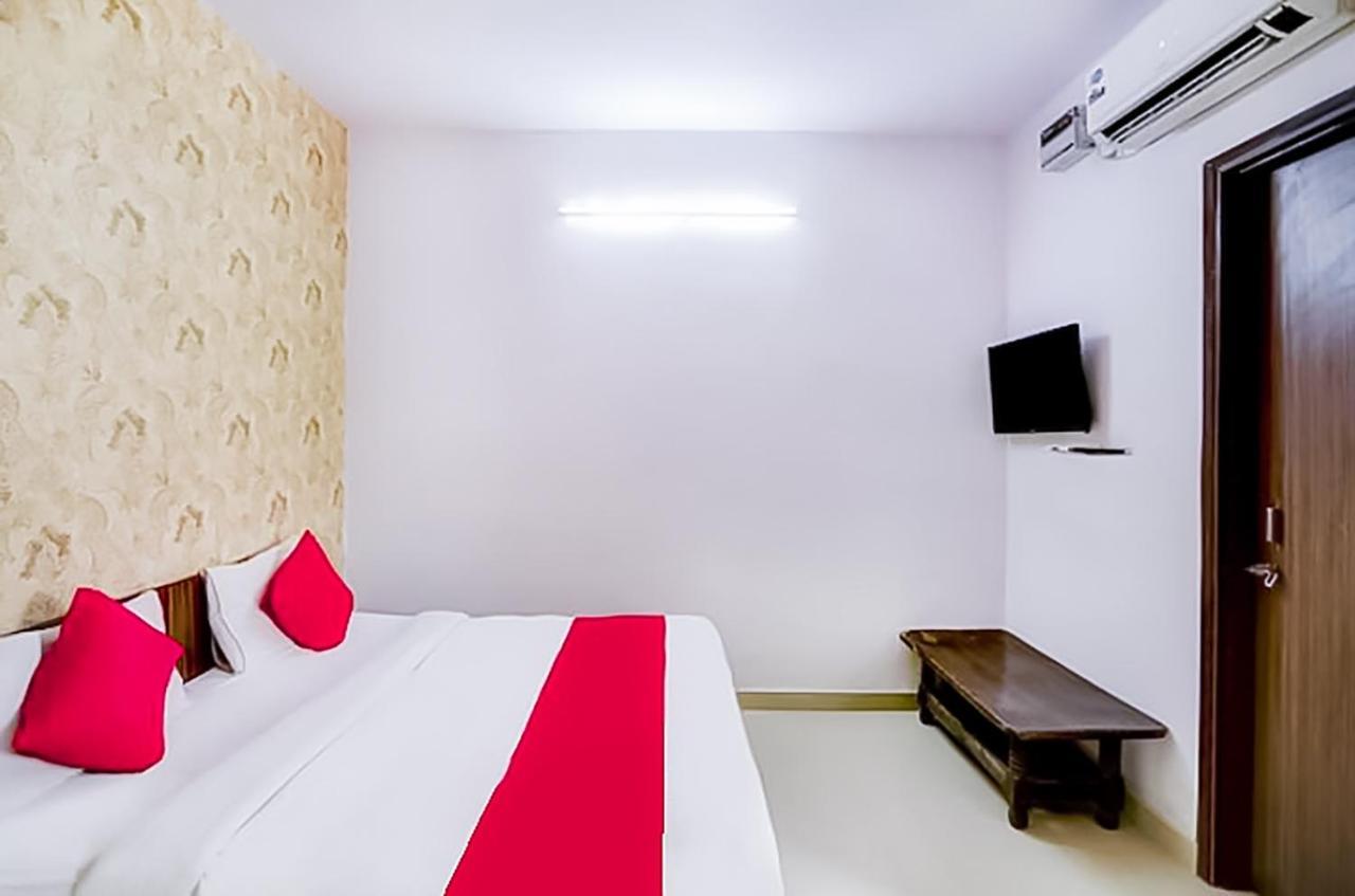 Deluxe In Lajpat Nagar Near Bikanerwala