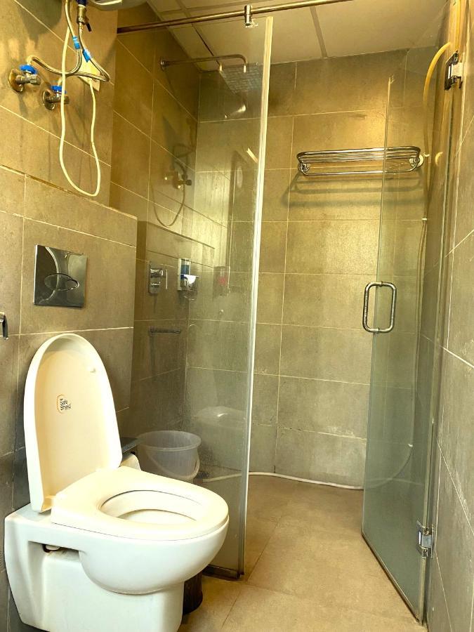 Hotel Qotel Ip Residency East Delhi Preet Vihar Nova Deli