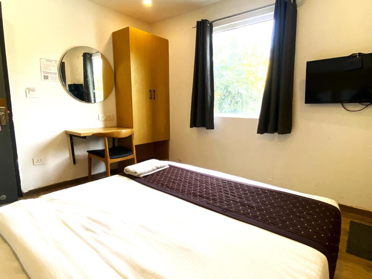 Qotel Ip Residency East Delhi Preet Vihar